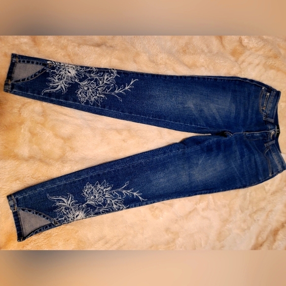 G by Giuliana Women's Floral Appliqué Boho Capri Slashed Ankle Jeans - Picture 1 of 9